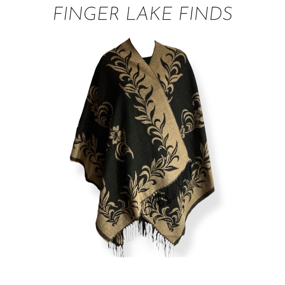 29 Palms Reversible Floral Vine Wrap Ruana, NWT